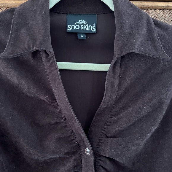 Snoskins Brown Button Down V neck long sleeve Shirt size small - Picture 2 of 4